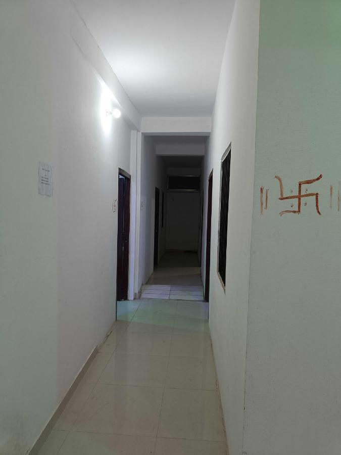 Oyo Pandey Ji Guesthouse โคราฆปุระ ภายนอก รูปภาพ